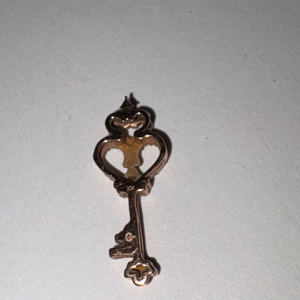 Zales Gold Key Pendant Necklace - Picture 5 of 7